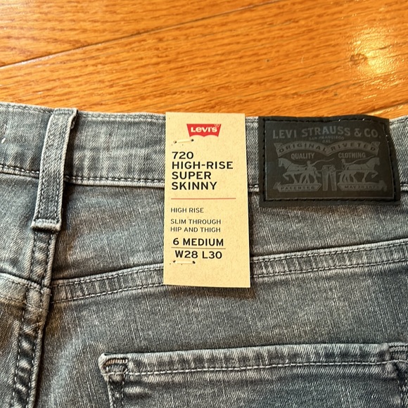 Levi’s 720 High-Rise Super Skinny women’s size 6 gray jeans. New With Tags. - Picture 4 of 7